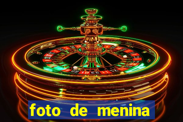 foto de menina bonita fake cacheada